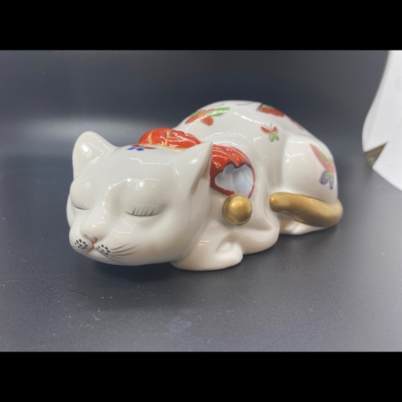 Vtg Porcelain Sleeping Cat w/ Hand Painted Butterflies - Made in Japan #268 - Picture 2 of 9
